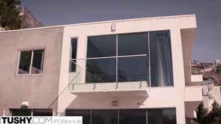 Jojo Kiss a bombázó fiatal tini