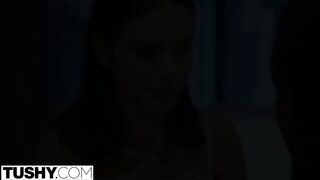 Lana Rhoades seggét egy csoki pasi döngeti