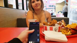KFC-be lecumiztatva és megdugva