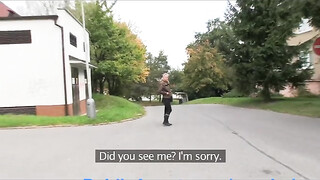 Világos Szőke tini kisasszony a raktárban kúrel
