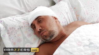 Brazzers - Brooklyn Gray szőrös puncija megkefélve