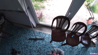 Tetovált orosz tini nőci a medencénél közösül