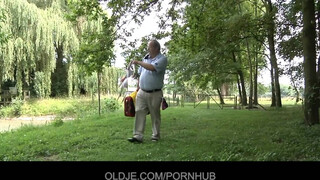 Oldje - Vén hapsi keféli a tini picsát