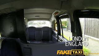 FakeTaxi - nagy seggű spiné kúrni akar