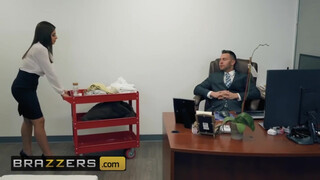 Brazzers - Ella Knox az óriás csöcsű latin amerikai csajszi