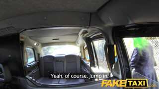 Fake Taxi zöld hajú kiscsaj popsikája kúrható