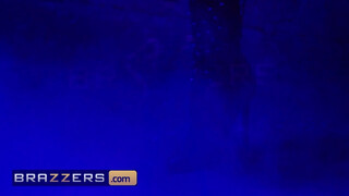 Brazzers - Cherie Deville ánusza is megbaszva