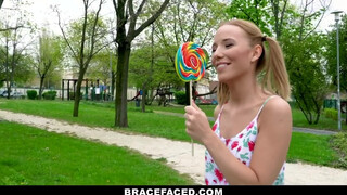 BraceFaced - foncsikos és fogszabályzós tini picsa