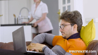 Private-com - Alice Wayne a méretes keblű szobalány