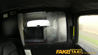 FakeTaxi - Világos Szőke méretes seggű picsa megkefélve