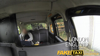 FakeTaxi - maga mutogató spiné a taxiban