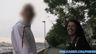 PublicAgent - Vivien Bell a izgató roma csajszi