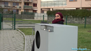 Public Agent - afgán picsát is rá lehet beszélni