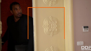 Anissa Kate a fütykös kedvelő titkárnő