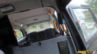 Fake Taxi - Cuki picsa szexelni akar a taxiban