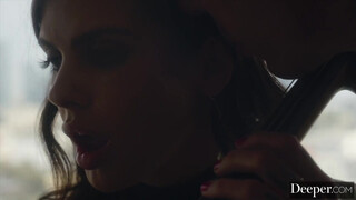 Deeper - Keisha Grey a méretes cickós fiatal csajszi