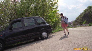 Fake Taxi - 18 éves kisasszony lovagol a faszon
