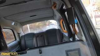 Fake Taxi - Didi Zerati a méretes keblű francia kiscsaj