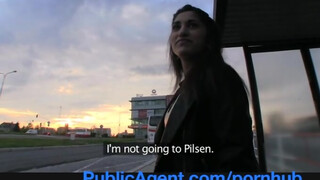 PublicAgent - fullos ázsiai csaj felszedve a buszmegállóban