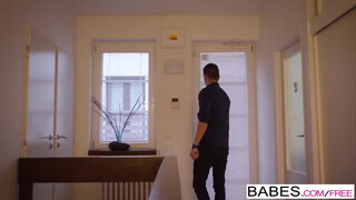 Babes - Paula Shy a hatalmas csöcsű csaj