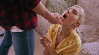 WOWGIRLS - Eva Elfie a hatalmas kannás orosz kiscsaj