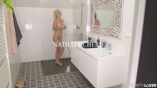 Nathaly Cherie muffja és popsikája is megrakva
