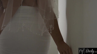 Natasha Nice az igazán méretes tőgyes milf