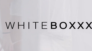 WhiteBoxxx - Vera Wonder a fullos magyar hölgyemény