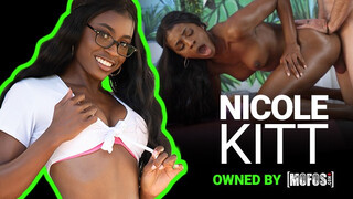 Mofos - Nicole Kitt a bombázó méretes kannás néger csajszi