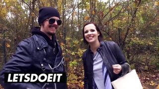 Hatalmas cickós barna hajú német kiscsaj felvétel a hatalmas kombiban vad baszásra