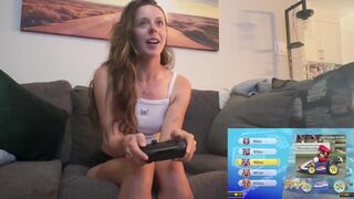 Csíkos mario kart párbaj lush toy-jal a puncimban – banánáradat a gyönyörű játékban