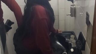 Tini brazil diákok vad szexelése a fürdőben iskola előtt