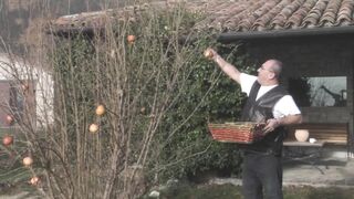 Szexy világos szőke tini amatőr popsiba rakva és szájba spriccelve nagy farasszal